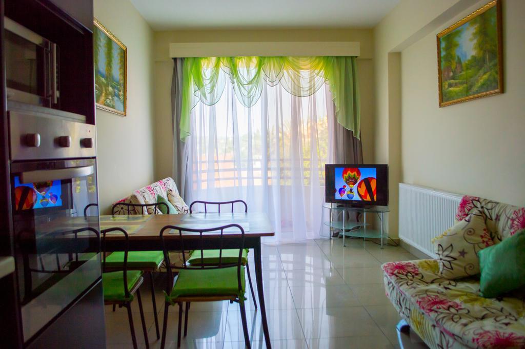 Apartment Nearby Golden Coast โปรทาราส ภายนอก รูปภาพ