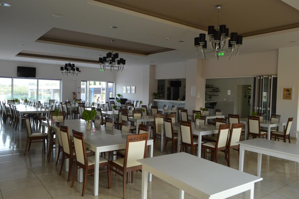 Apartment Nearby Golden Coast โปรทาราส ภายนอก รูปภาพ
